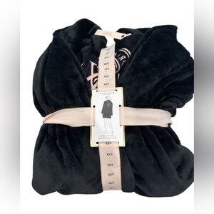 Victoria’s Secret Black Cozy Short Robe XS/S NWT Plush Soft